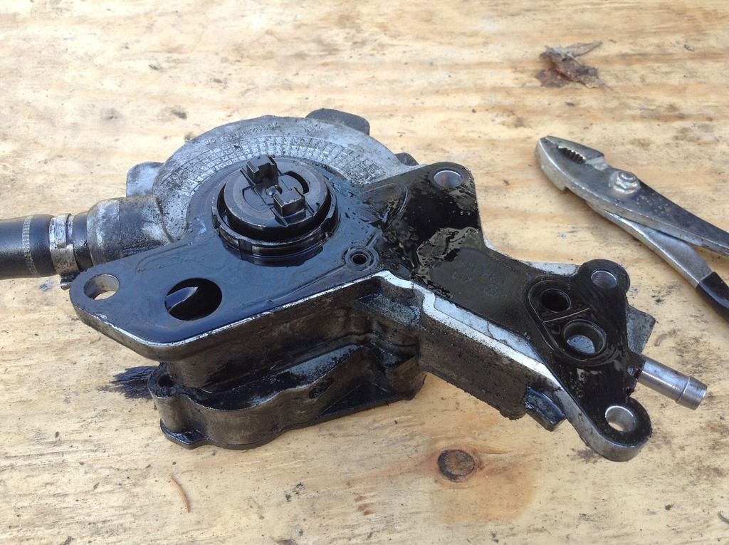 Tandem pump seems to have a decent amount of oil in it, where it